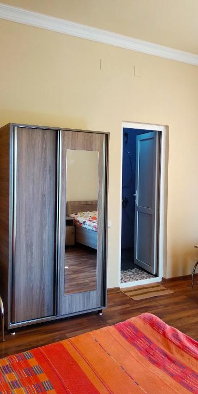 Wooden Cottage room 6